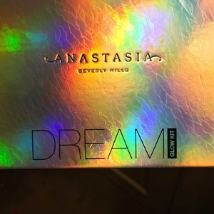 Anastasia Beverly Hills dream glow highlighter kit
